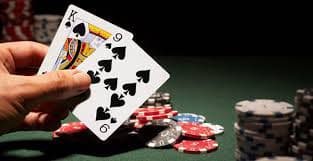 Pemain menikmati live casino dengan dealer langsung di tototogel